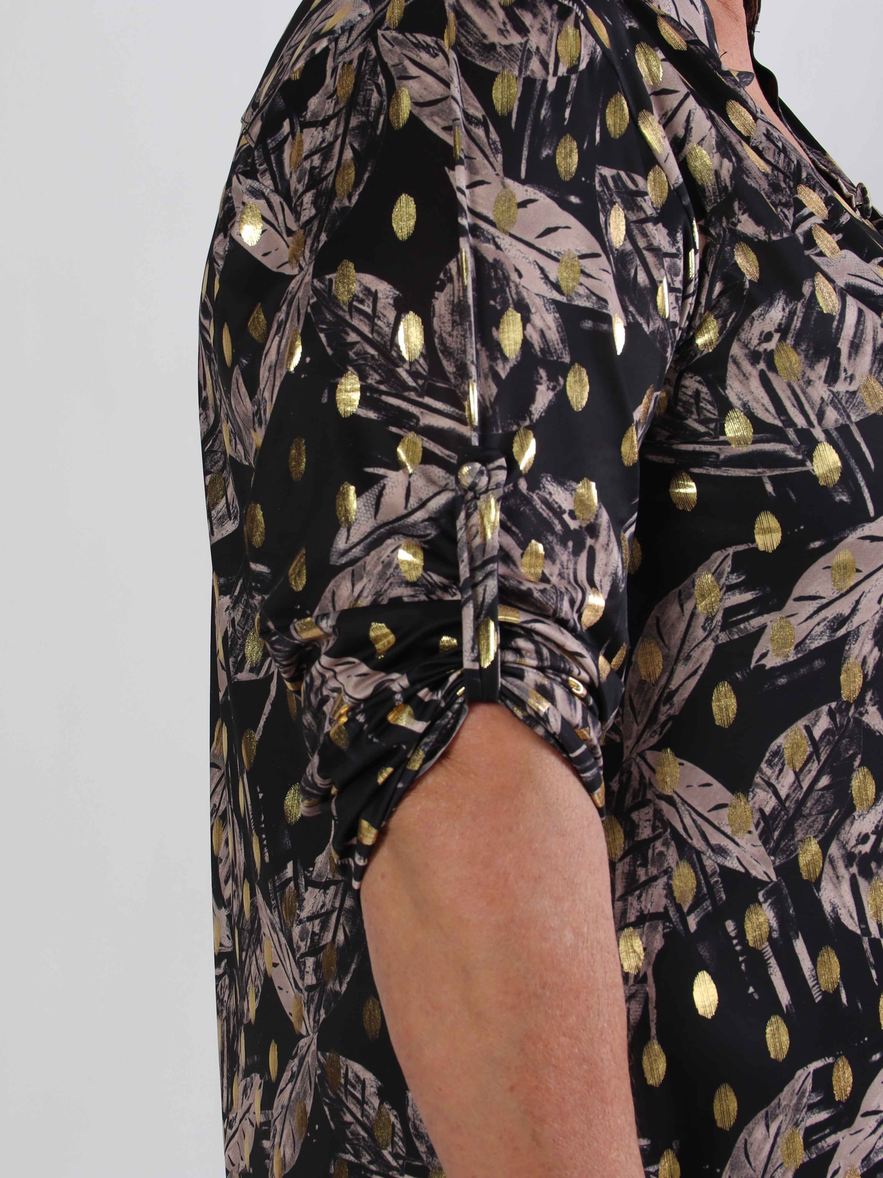 Ebba Leaf Long - Elastisk plus size kjole med bladmønster og guld dutter